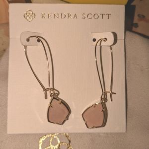 Kendra Scott - Carinne Gold Drop Earrings in Rose Quartz